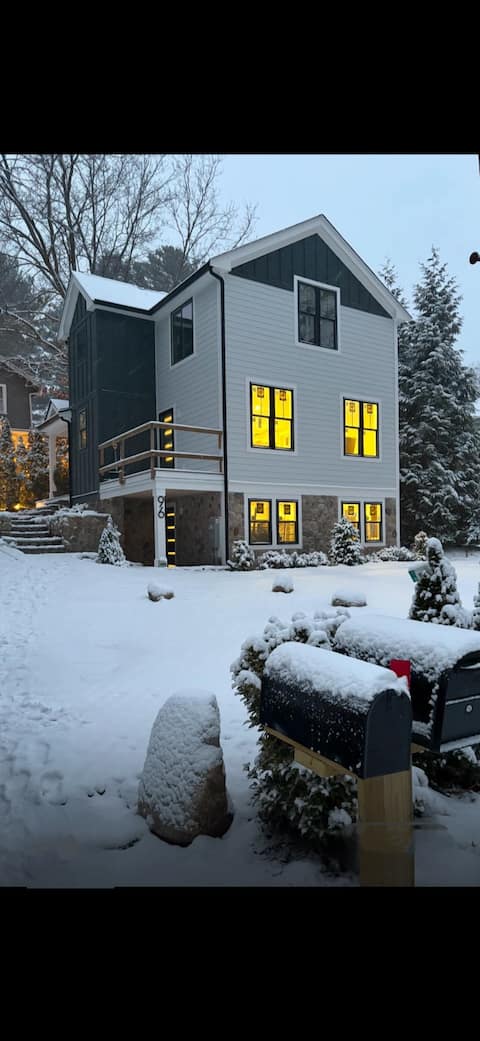 Wellesley Spacious and Modern