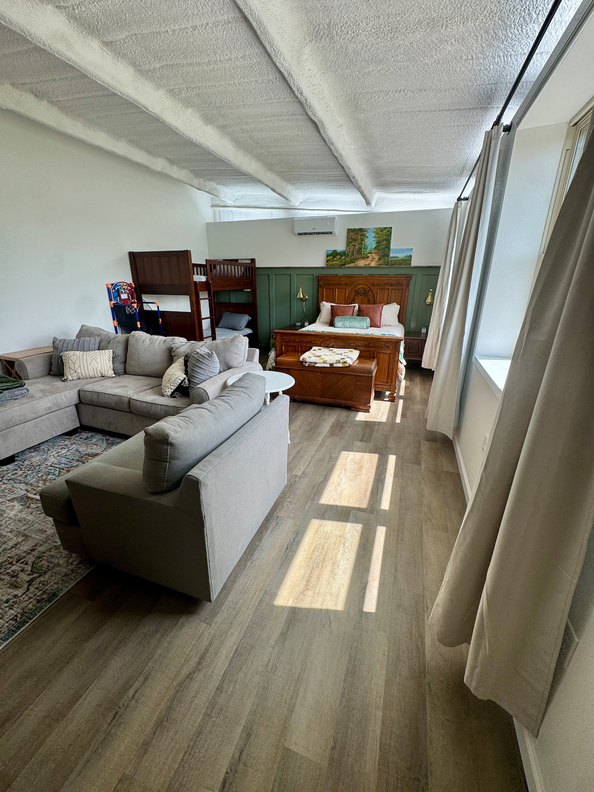 Successful Airbnb property: The Upper Room at The Rocky Road in Taylor County