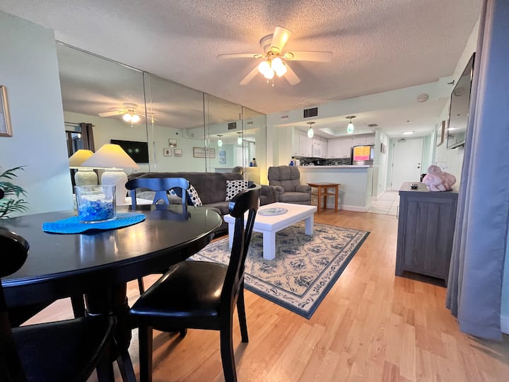 Beachfront 2br W/ Balcony In Daytona Beach Shores - Daytona Beach Shores, FL