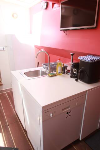 Boathouse Baloo 4-8p @bocoliving Rotterdam Marina gallery image 3