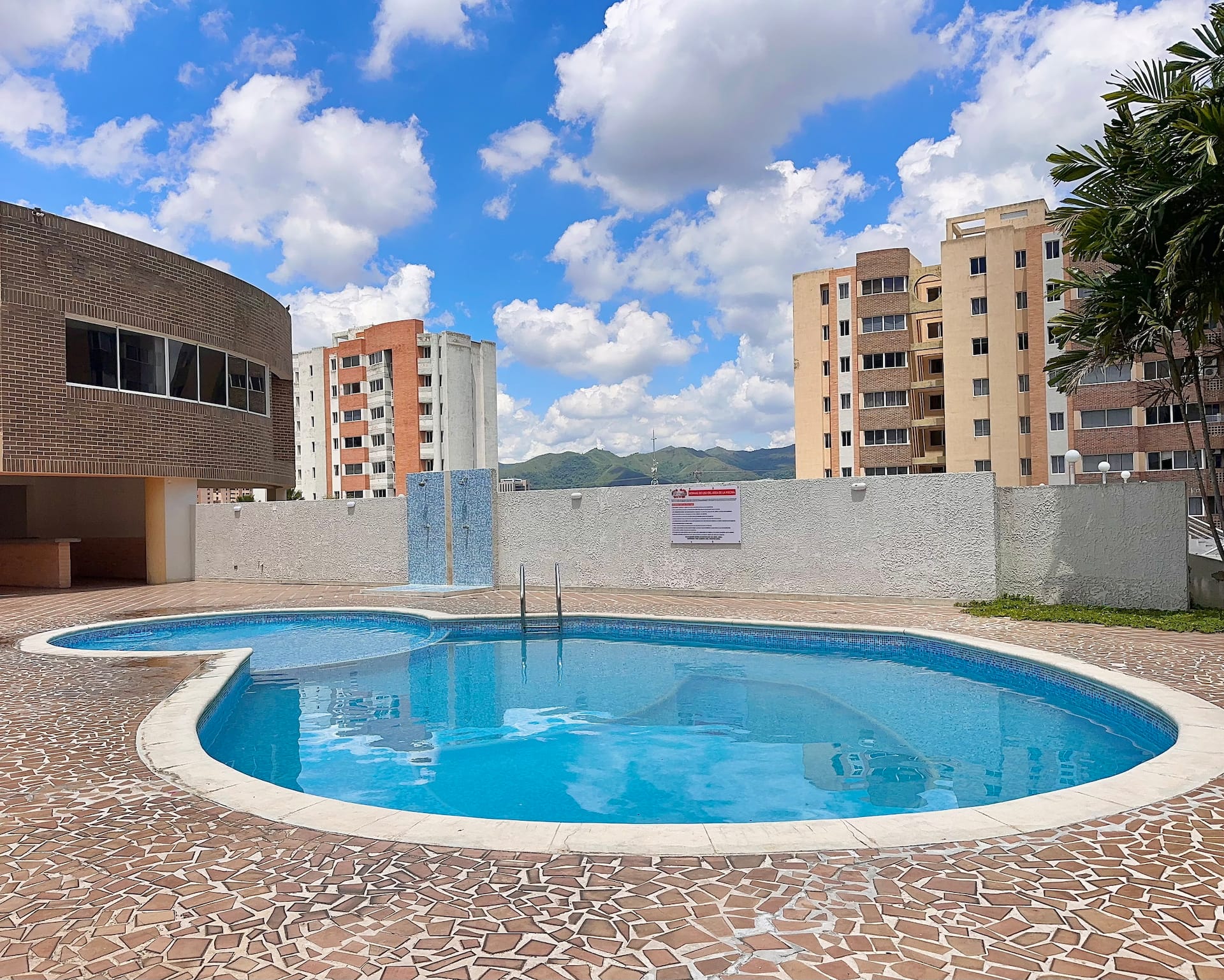 Modern 2-bedroom oasis | Pool near Sambil
