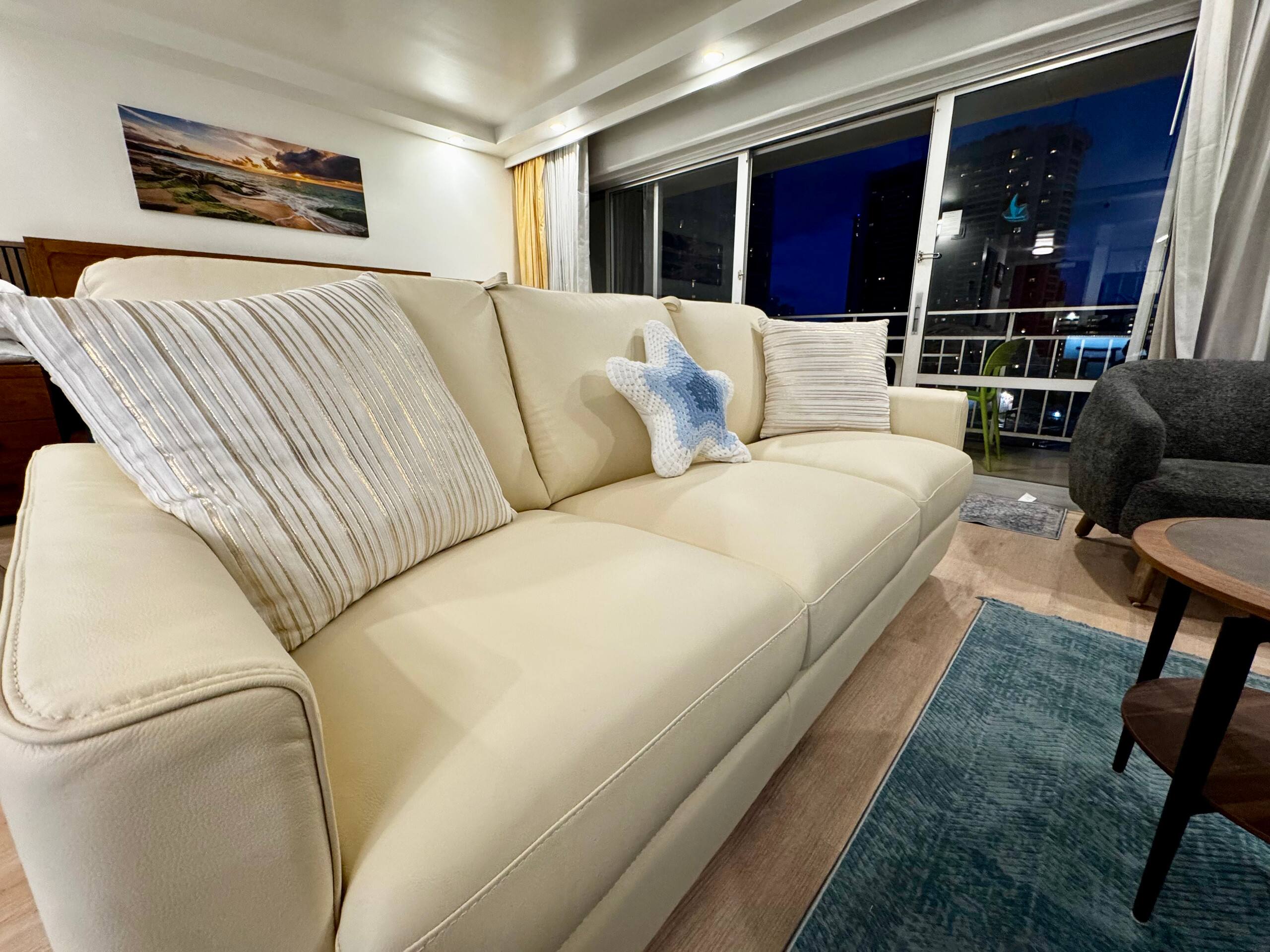 Beach Front Waikiki Oasis (parking included) - Image 7