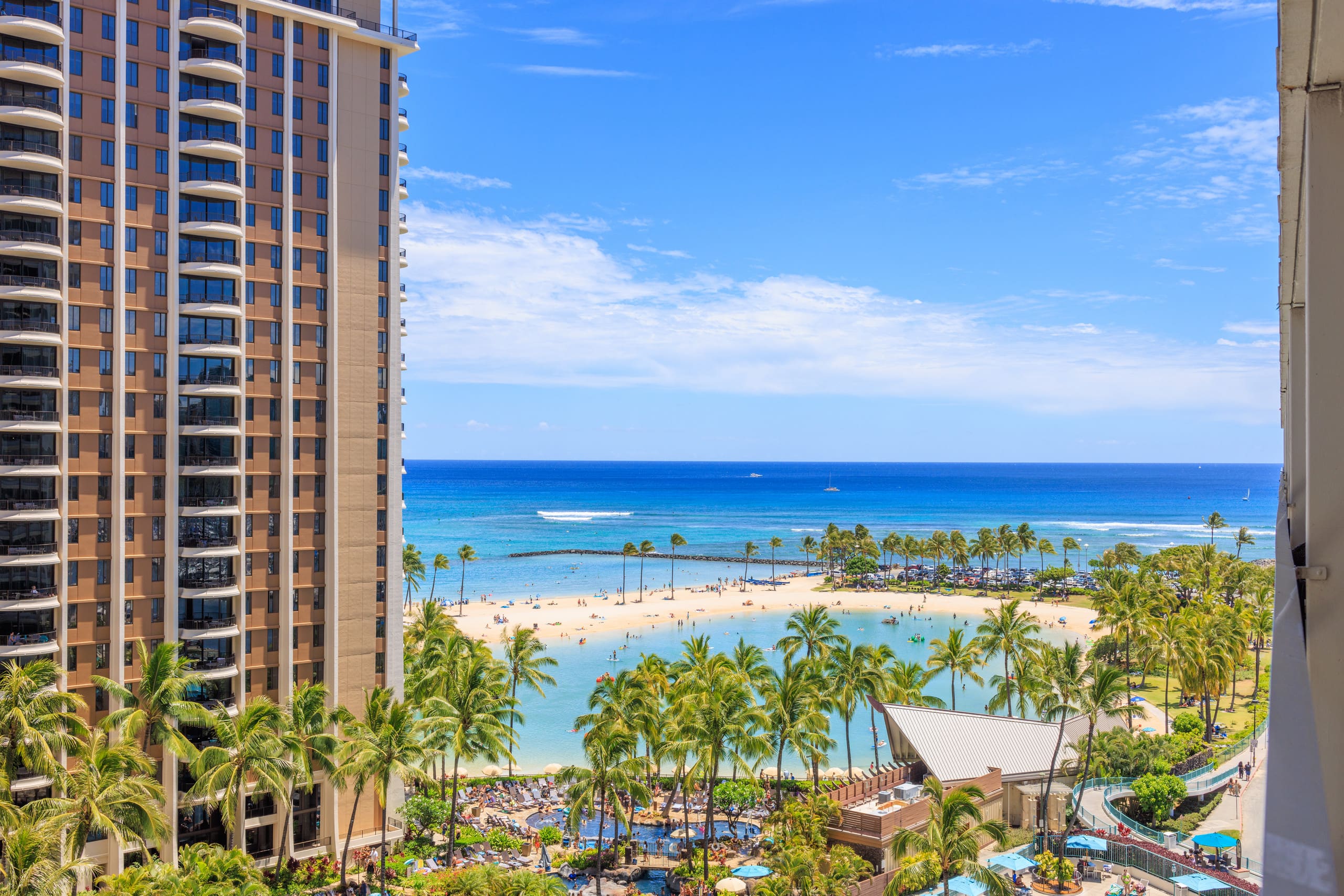 Beach Front Waikiki Oasis (parking included) - Image 28