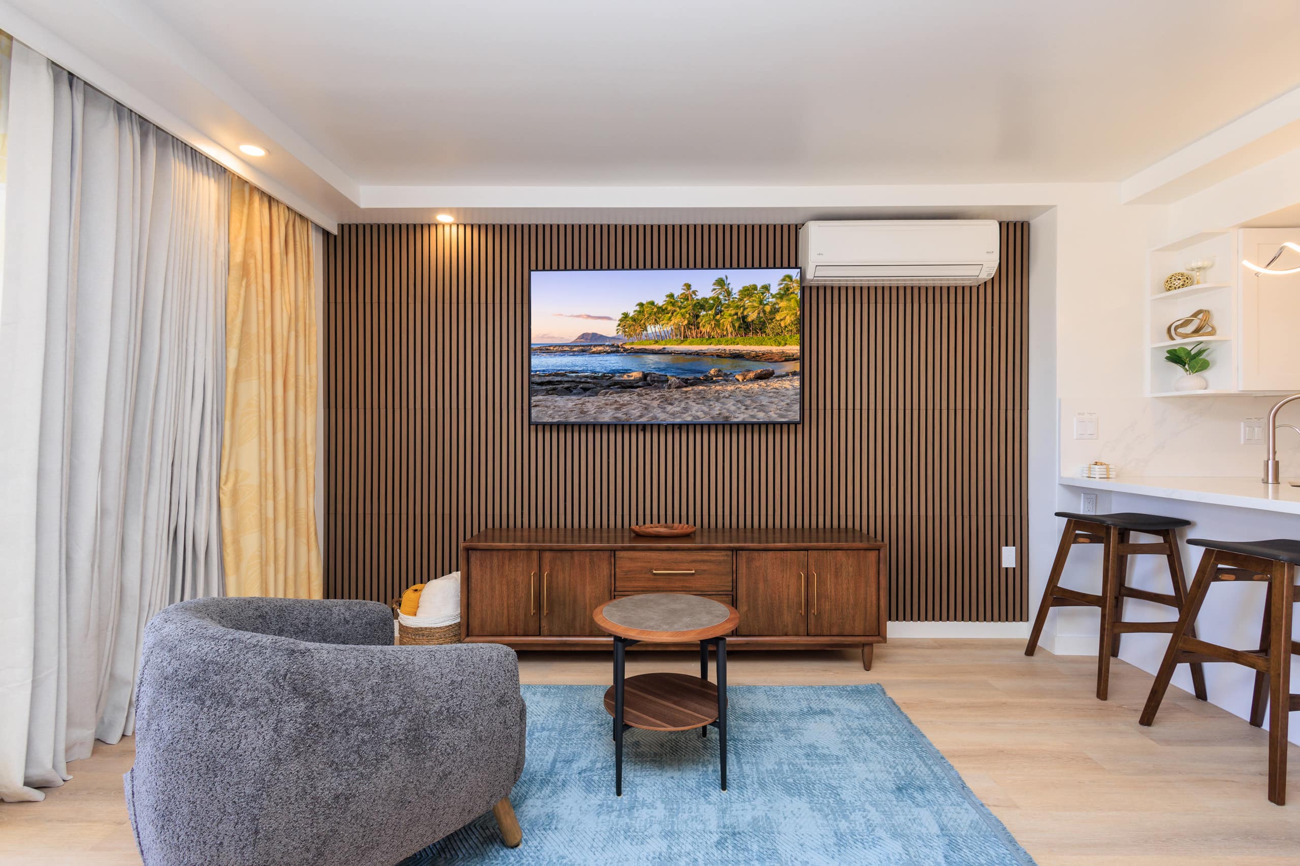 Beach Front Waikiki Oasis (parking included) - Image 4