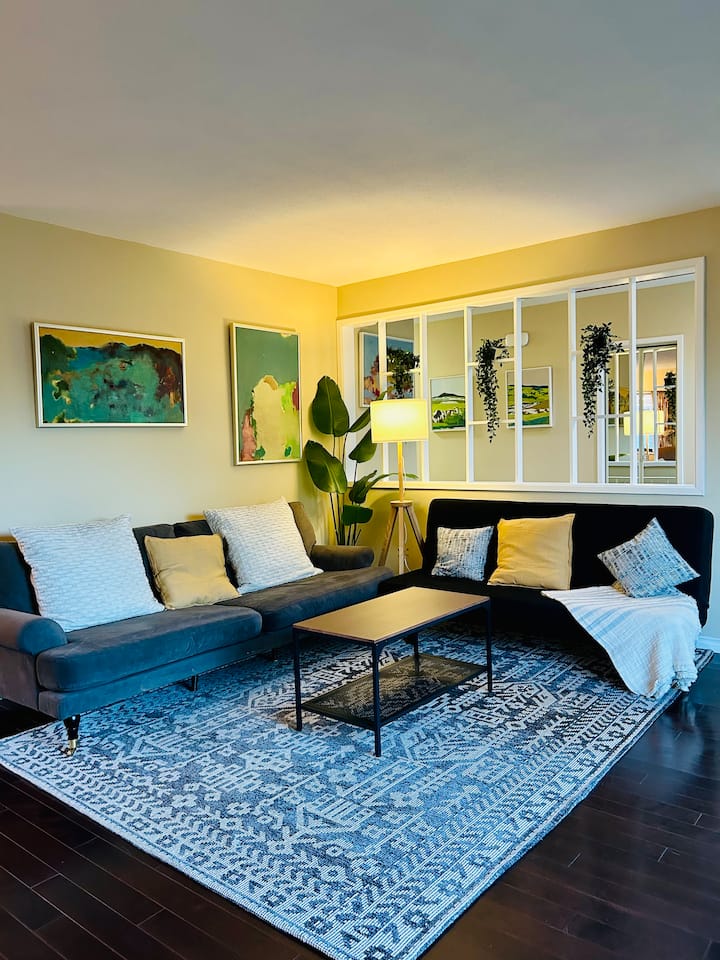 Artistic & Gallery Inspired Room - Vancouver