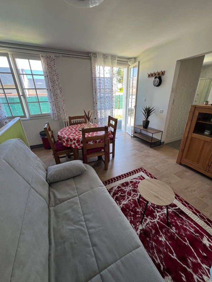 Petite Maison Mitoyenne Avec Jardin - Châtellerault