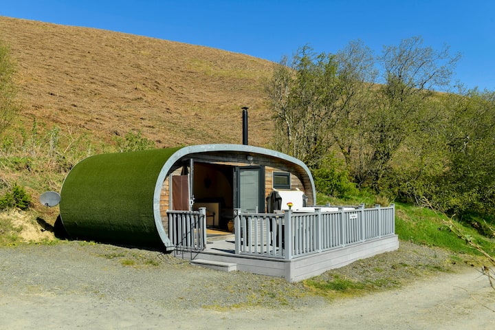 Couples Retreat With Hot Tub And Views-dog Welcome - Wales
