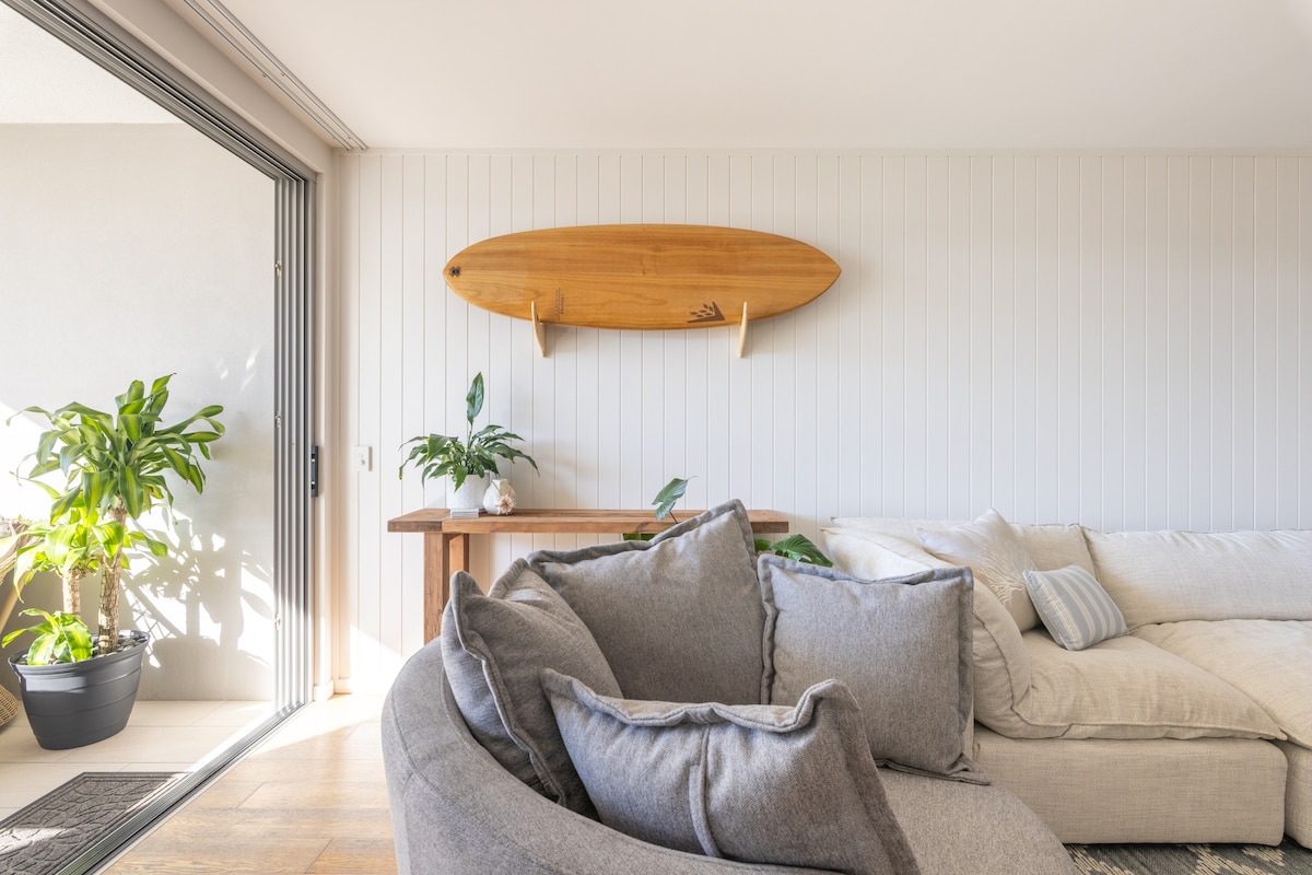 Popular Airbnb listing: Seaside Bliss - Modern, Stylish & Relaxing in Kings Beach