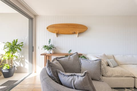 Popular Airbnb listing: Seaside Bliss - Modern, Stylish & Relaxing in Kings Beach