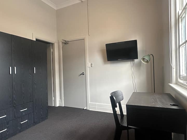 5 Mins To Central Sydney 
Lord Raglan Hotel - Sidney