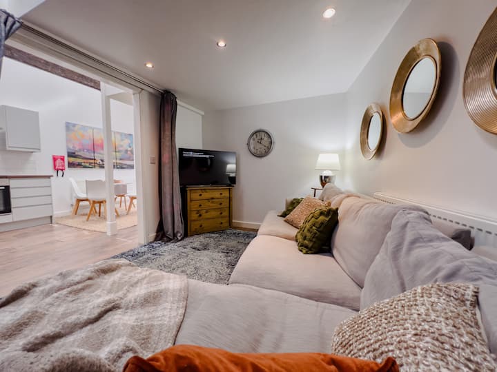 Loft Style|sleeps 4|near Town|free Parking|flat 1 - Stockport