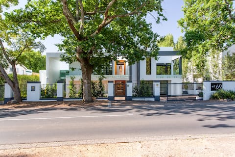 Stellenbosch Pool Villa central