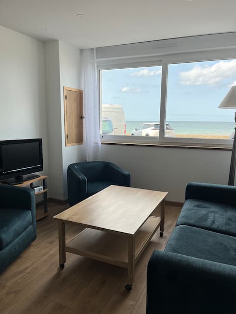 Top Airbnb: Sea-facing apartment in Langrune Sur Mer