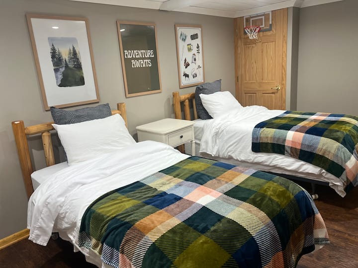 Basement twin room, great for kids!