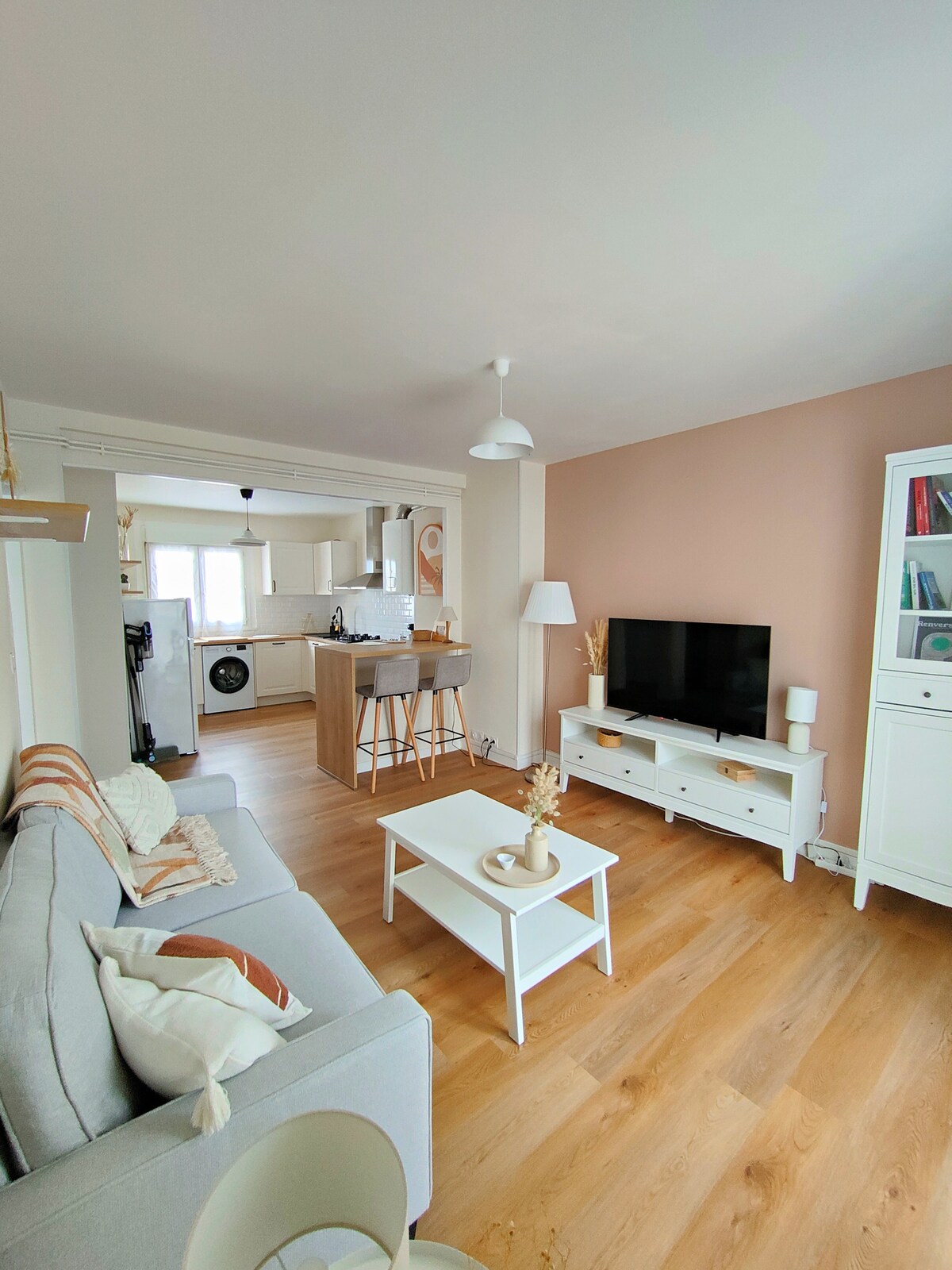 Popular Airbnb listing: Between Art & Sea apartment in Saint Nazaire