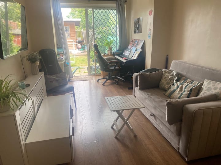 Lovely House In Eltham - 울리치