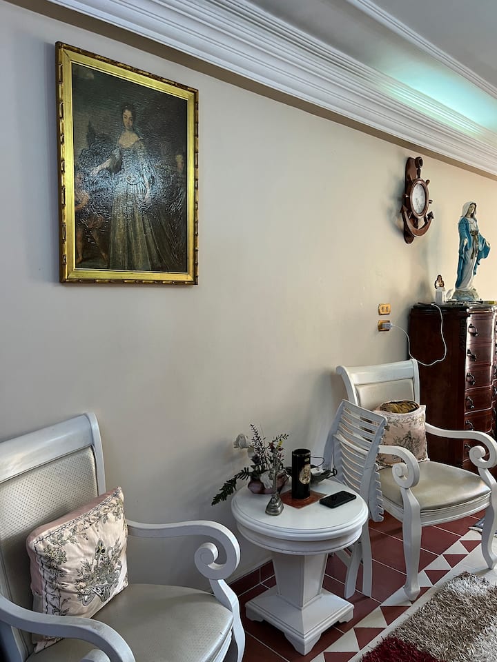 Prime Location
Near Bibliotheca & University 
2br - Alejandría