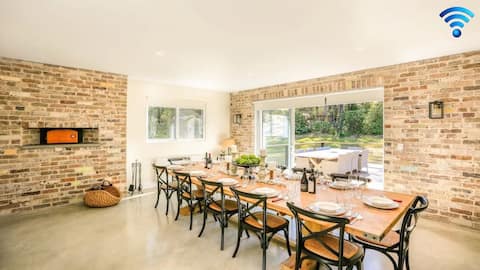 Amaroo - modern, luxurious and chic