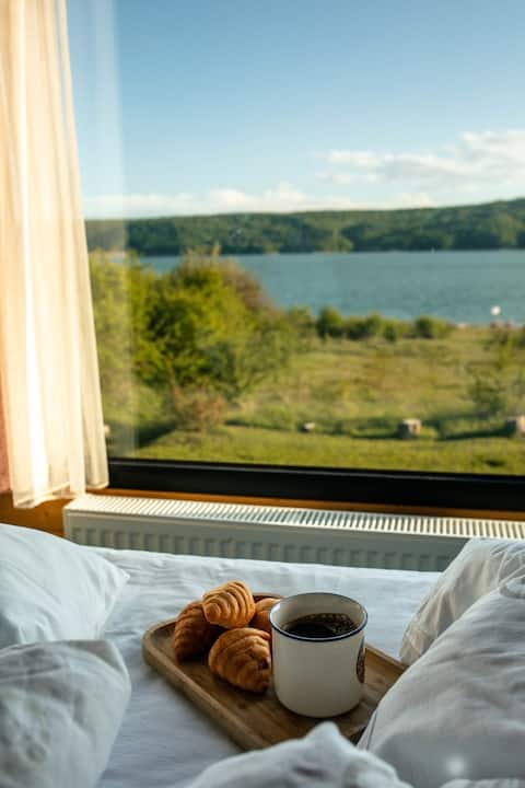 Cozy house on lake Sioni