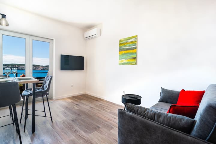 Apartment 3 With Sea View - Maslinica