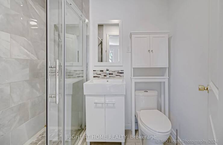 Big House Perfect Toronto getaway, gallery image 3