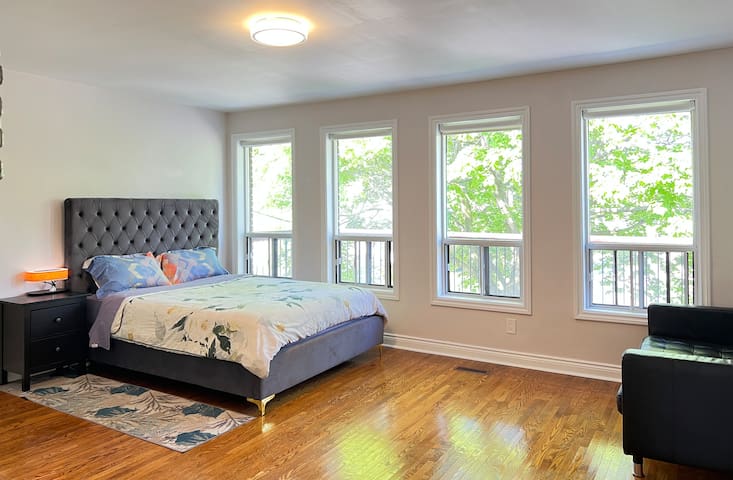 Big House Perfect Toronto getaway,