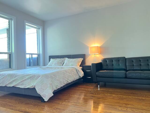 Big House Perfect Toronto getaway, gallery image 2