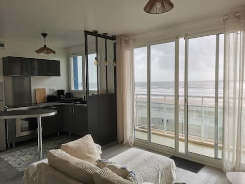 Top Airbnb: Sea view apartment, Saint-Jean-de-Monts in Saint Jean De Monts