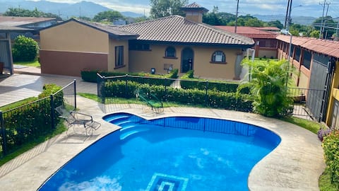 House+WiFi+Pool+Ac+Jacuzzi+Kitchen+Laundry@Orotina
