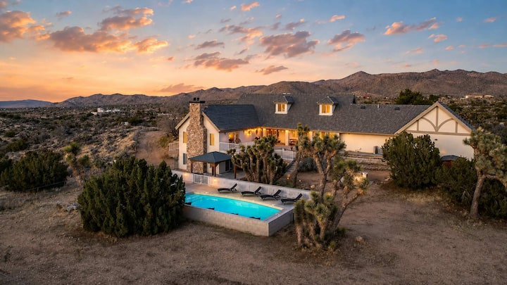 The Kingdom · 5000 Sf Castle With Pool & Spa - Joshua Tree National Park