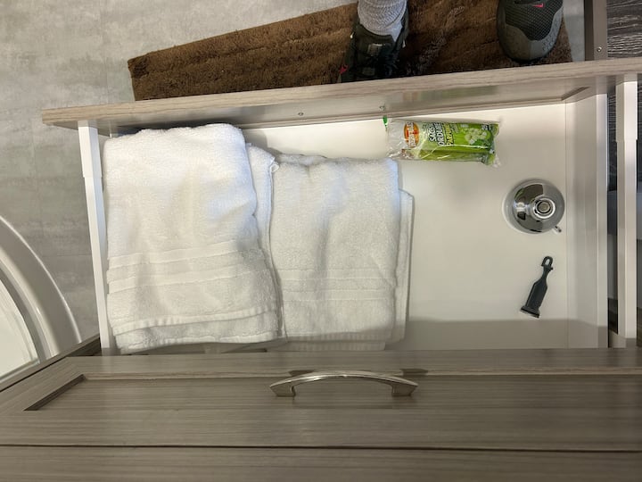 Hideaway Luxury 
Bedding 5 Star Full Kitchen - Grand Falls-Windsor