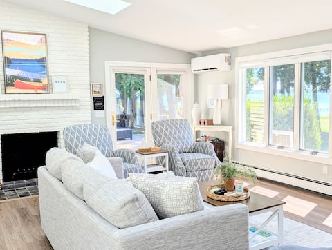 East Burt Lake Cottage Retreat-Sleeps 10