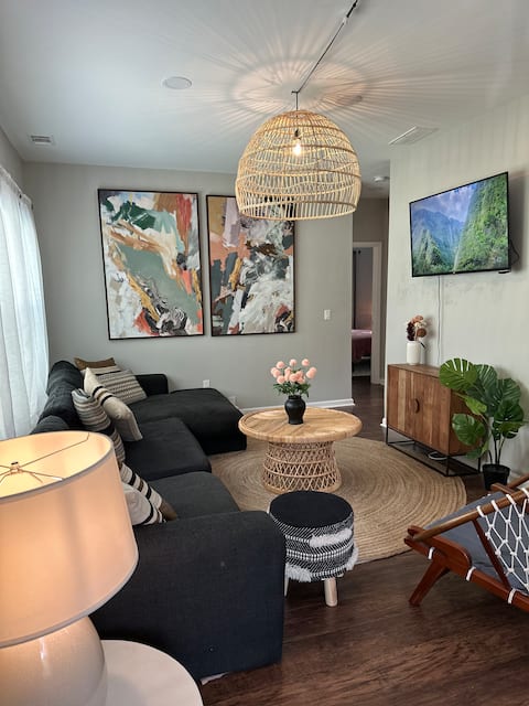 Top performing Airbnb: Luxe Cozy Boho Oasis - 3BD Retreat W/Backyard in Candler Mc Afee