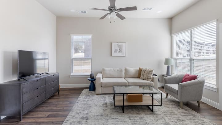 Landing | Chic 3bd In Weatherford - Weatherford