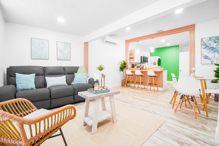 Cozy/6ppl/king/4ppl/wifi/w&d/patio/bbq/free W&d - Miami, FL