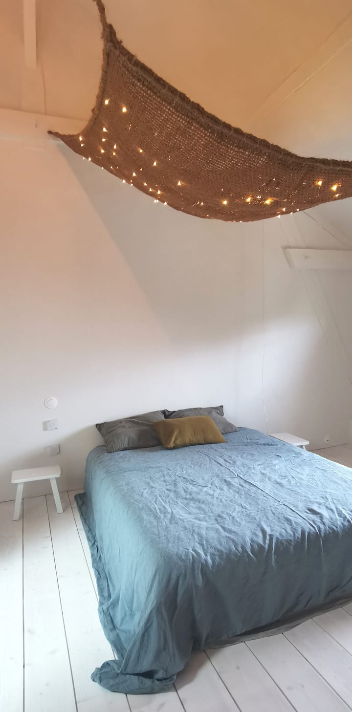 ห้องนอน 2
เตียงคู่ 1 เตียง