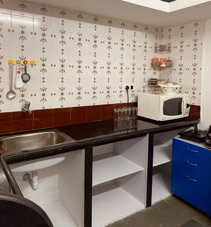 Full kitchen image 1