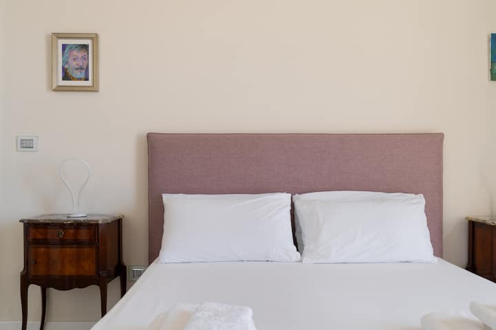 Schlafzimmer 1