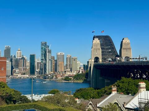 Top performing Airbnb: Harbour View Studio in Kirribilli