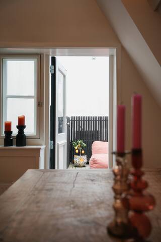 Spacious apartment at the canals in Amsterdam gallery image 2