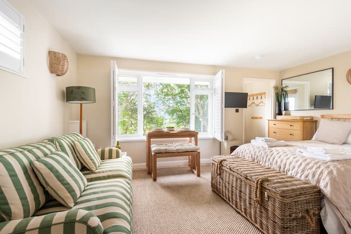8 Melbury | Near Salcombe Centre, Estuary Views - Salcombe