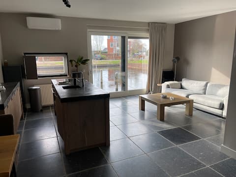 Successful Airbnb property: Luxury loft on the Binnenhaven, in the center of Sneek. in Sperkhem En Industrieterrein Houkesloot