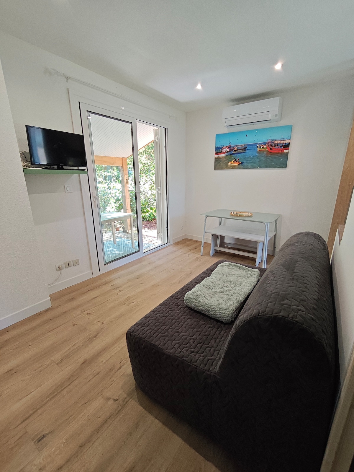 Annonce Airbnb populaire: Chalet au lac à Hourtin
