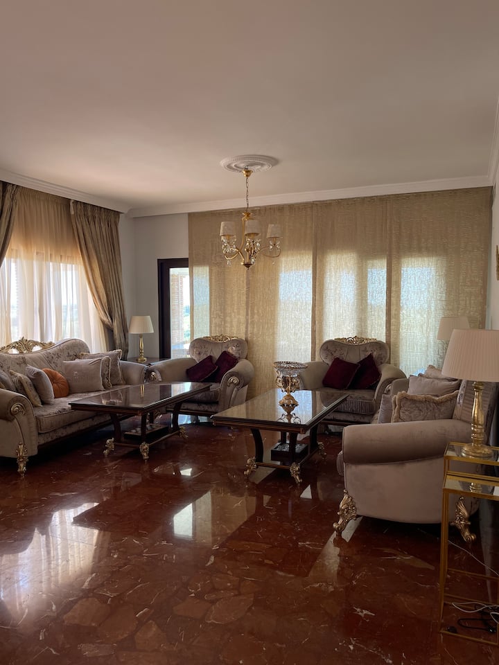 Exclusive Villa With 5 Bedrooms - Estepona