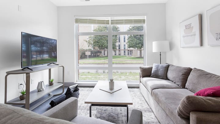 Landing | Chic 1bd, Gym, Pool - Virginia