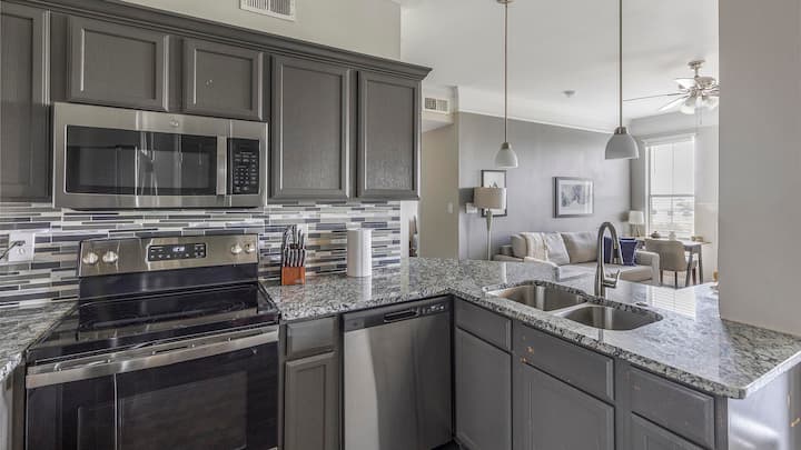 Landing | Spectacular 2bd, Gym, Pool - North Richland Hills, TX
