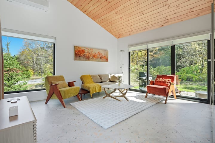 Stylish Loft Adventure Hub Near Woodstock & Gmha - クレアモント, NH