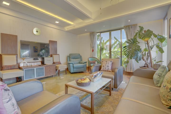 Pet-friendly 3-bhk W/ Balcony, Bathtub & Views - Lonavla