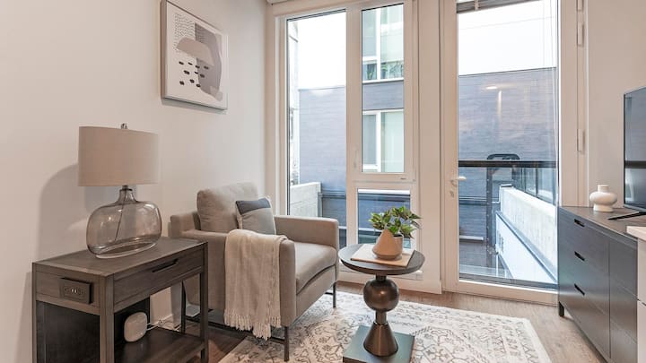 Landing | Modern 1bd, Game Room, Courtyard - Seattle