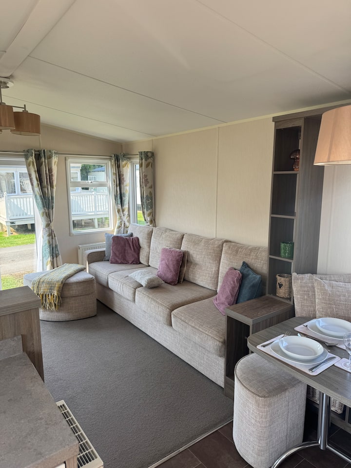 Henry’s Holiday Home
Hunstanton Manor Park - Hunstanton